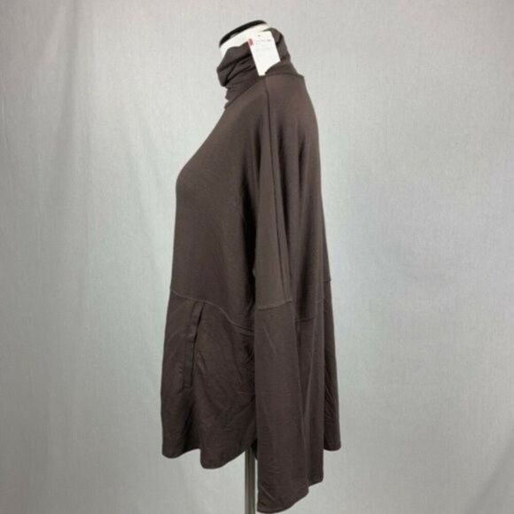 Olivia Sky Brown Kangaroo Hi Lo Turtleneck top - Picture 2 of 6